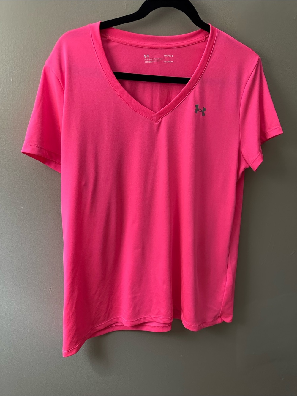 Under Armour HeatGear V-Neck Short Sleeve Activewear Tee - Bright Hot Pink Large